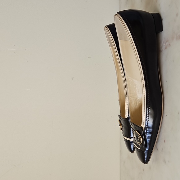 LOUIS VUITTON: Elegant Vintage Logo Polished Black Leather Ballet Flats - Picture 3 of 8